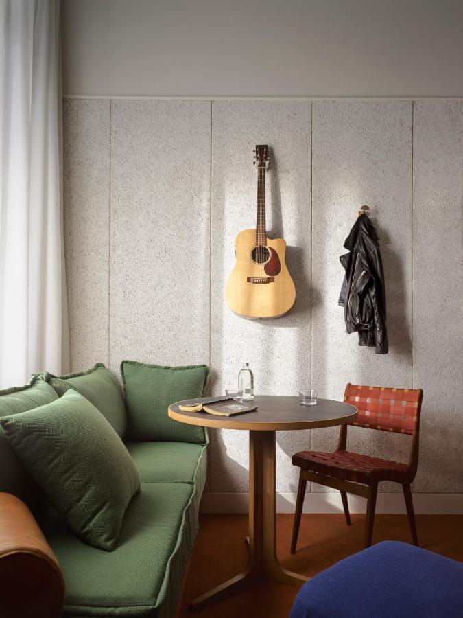 Ace Hotel Sydney Esterno foto A room at the Standard East Village