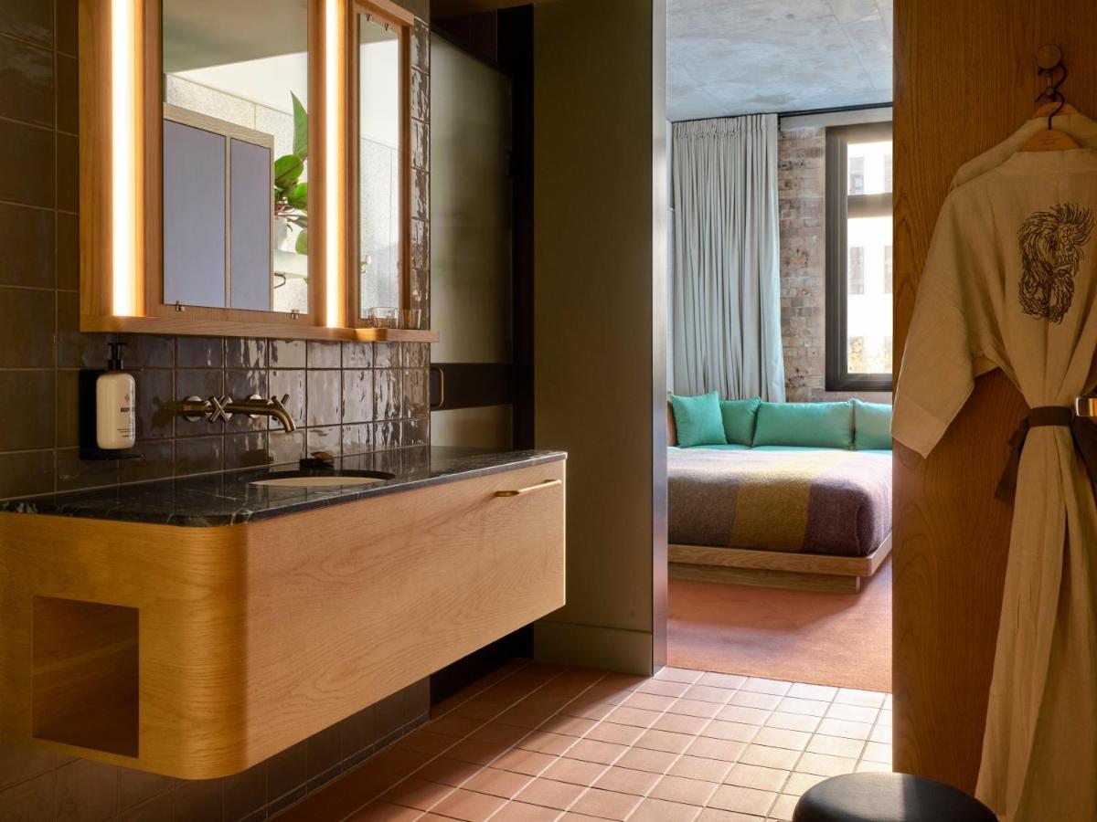 Ace Hotel Sydney Esterno foto The Standard East Village bathroom