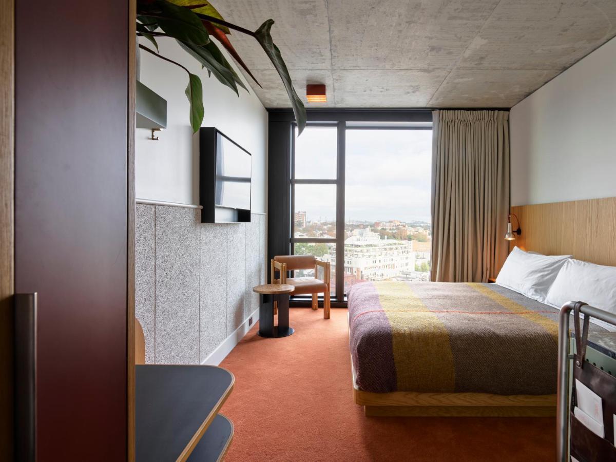 Ace Hotel Sydney Esterno foto A room at the Standard East Village