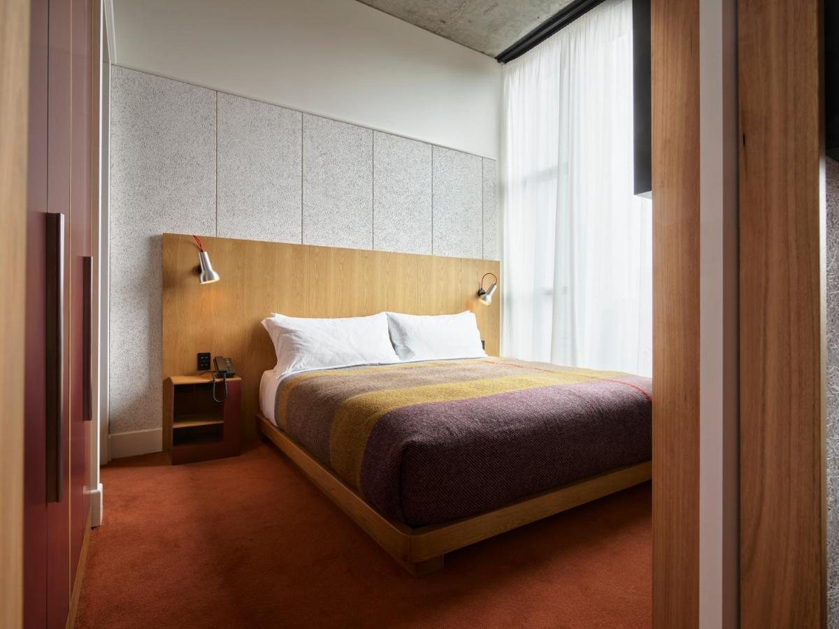 Ace Hotel Sydney Esterno foto A bedroom at the Standard East Village